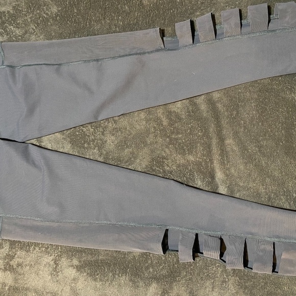 Victoria's Secret Sport Knockout Tights - Picture 2 of 5